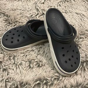Men’s Crocs, size 10(M)